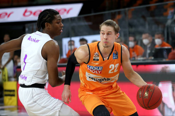 帮助球队在 帮助球队在